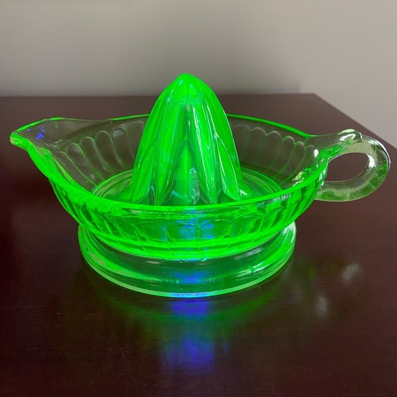 Vtg Vaseline Uranium Glass Citrus Reamer Large Juicer Green Depression Handle - Picture 1 of 11